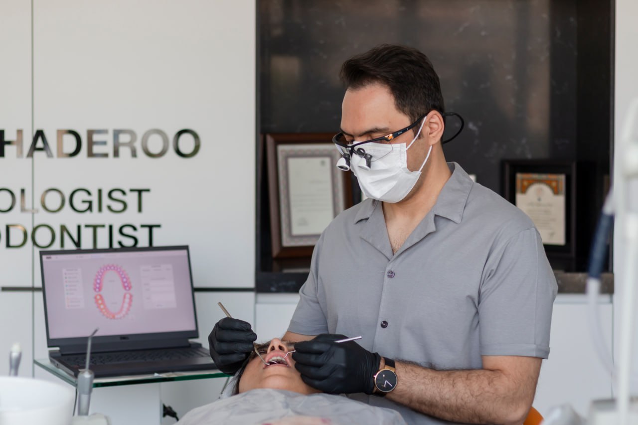 دکتر عزیز گشاده رو متخصص ایمپلنت دندان و زیبایی در الهیه _ شمال تهران