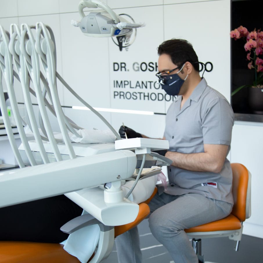 دکتر عزیز گشاده رو