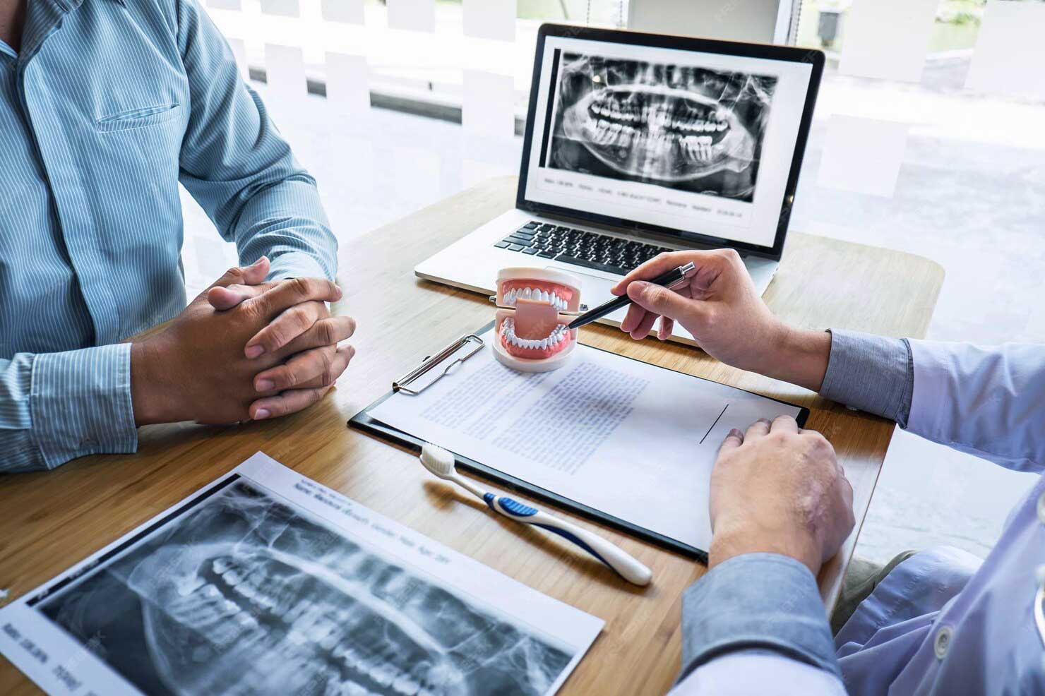 شرایط ایمپلنت دندان برای بیماران دیابتی؛ میزان قند خون مجاز و چالش‌های آن
